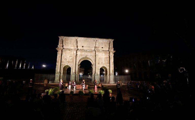 Roma, ecco la nuova illuminazione dell’Arco di Costantino