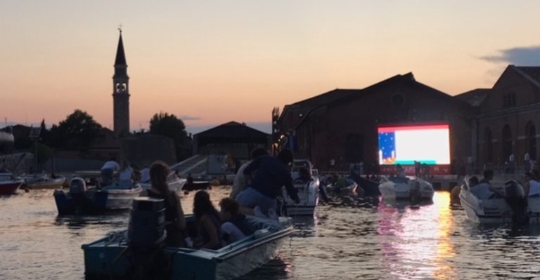 A Venezia il primo drive-in italiano con 60 barche e 300 persone