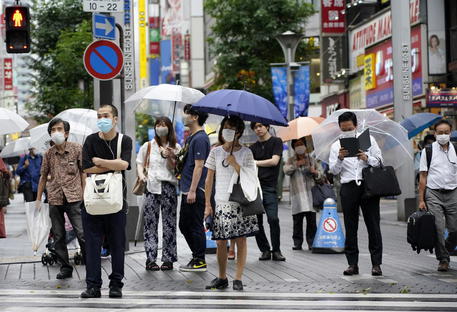 Coronavirus, nuovo picco di contagi a Tokyo: 367 casi nelle ultime 24 ore