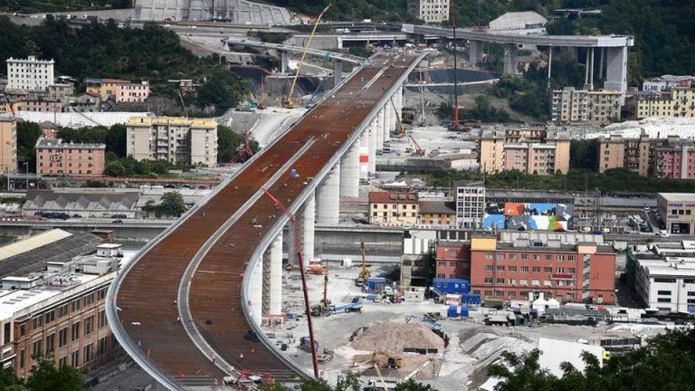 Genova, i parenti delle vittime del crollo del Ponte Morandi non saranno all’inaugurazione del nuovo viadotto