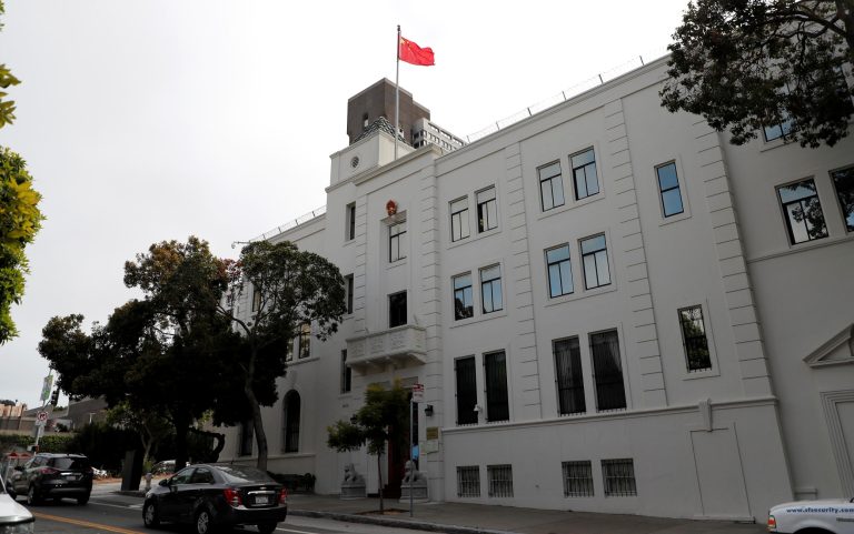 Cina, tensione con gli Usa: Pechino ordina la chiusura del consolato statunitense a Chengdu