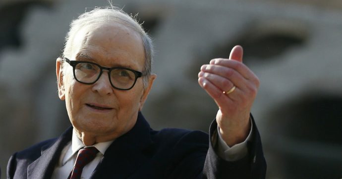 Lo struggente necrologio di Ennio Morricone: “Non voglio disturbare, a mia moglie Maria il più doloroso addio”