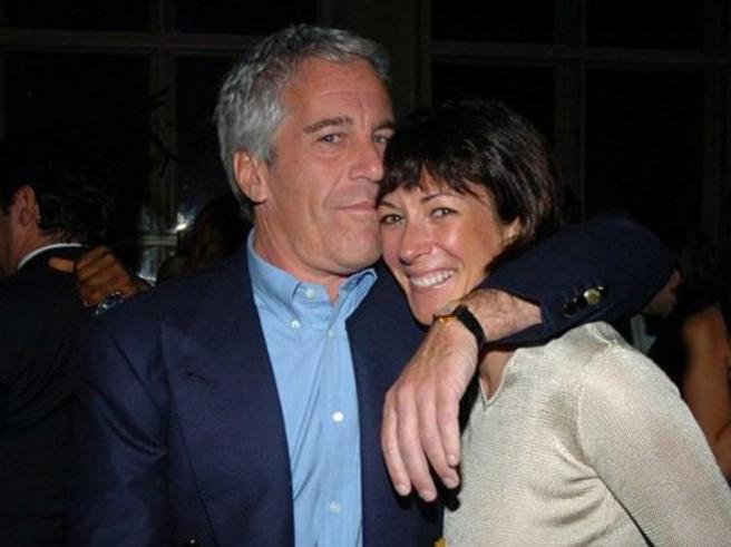 Usa, arrestata Ghislane Maxwel, la donna britannica coinvolta nella vicenda dei reati sessuali del finanziere Jeffrey Epstein