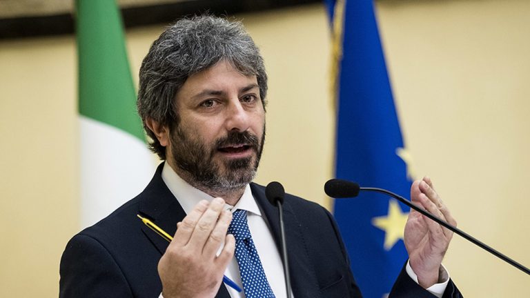 Recovery Funb, parla il presidente della Camera Roberto Fico: “Il Parlamento deve dare un atto di indirizzo che dica come spendere i fondi, indicando quali priorità”