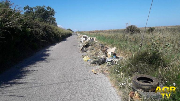 Fiumicino, ”Oltre tre tonnellate di rifiuti rimossi dal canale di via Costalunga”