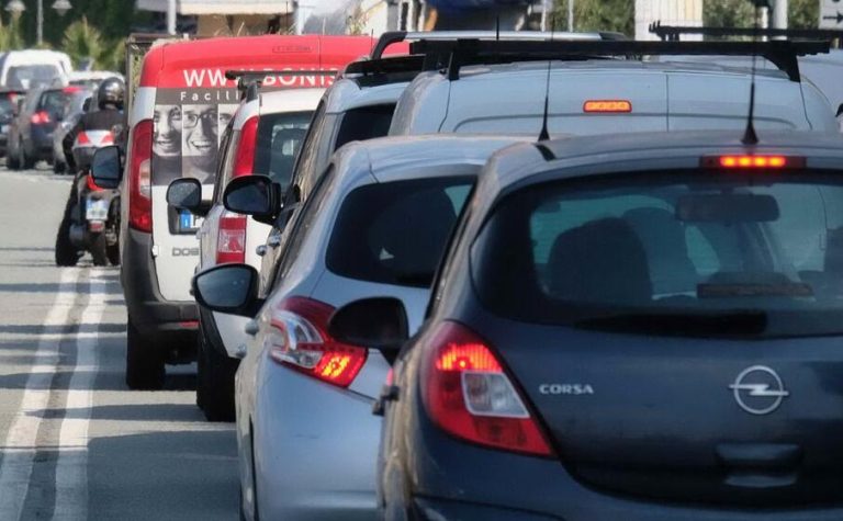 Liguria, nuova giornata di caos sulla autostrada A7: code sino a 14 chilometri per i cantieri