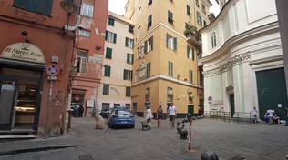 Albaro (Genova), tenta di gettare la moglie dalla finestra: la donna salvata in extremis dalla polizia