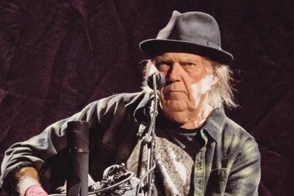 Usa, Neil Young come i Rolling Stones: “Il presidente Trump non usi e mie canzoni”