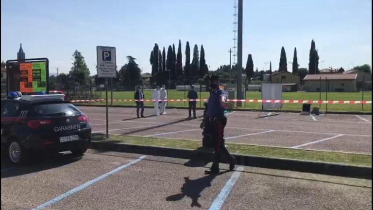 Colà di Lazise (Verona), rinvenuto in un parcheggio il cadavere di una donna con evidenti lesioni al cranio