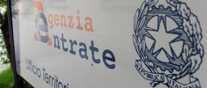 Milano, agli arresti domiciliari tre dipendenti dell’Agenzia delle Entrate