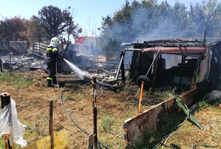 Incendio a Fiumicino: discarica abusiva a fuoco in zona Passo della Sentinella