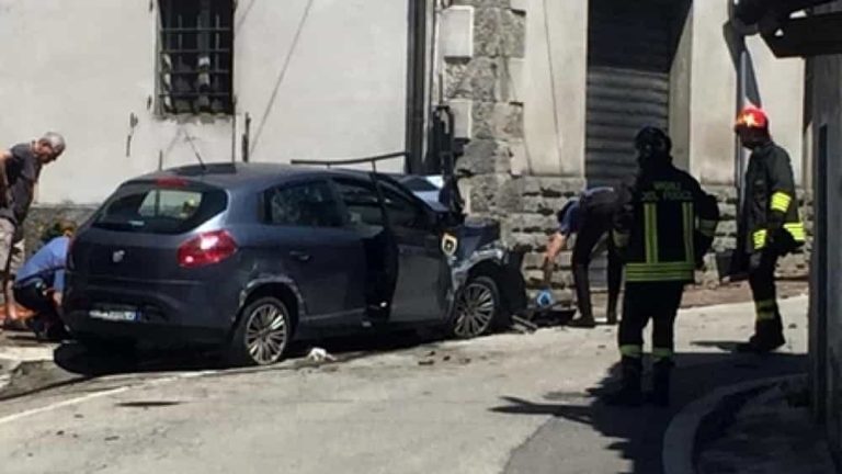 Pracchia (Pistoia), auto si schianta contro un muro: morti i due pensionati a bordo