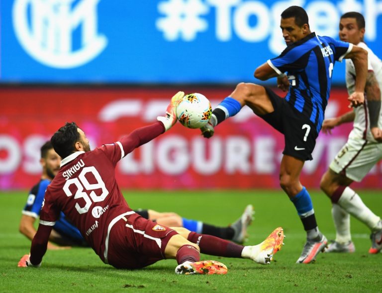 Calcio, l’Inter travolge la Spal ed è al secondo posto a sei punti dalla Juve
