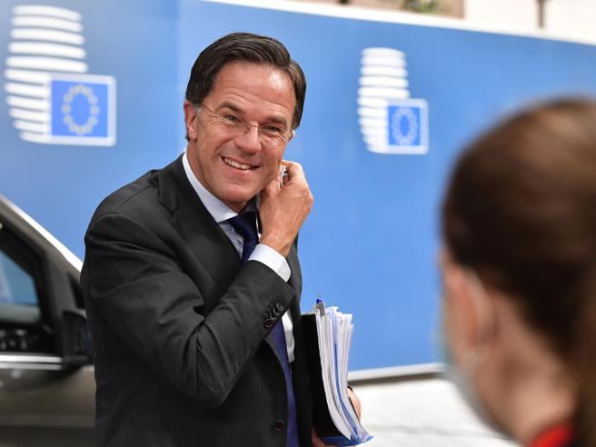 Vertice di Bruxelles, Rutte si ‘ammorbidisce’: “Adesso abbiamo un testo molto buono sul quale costruire lentamente un consenso”
