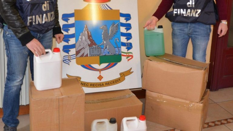 Napoli, la Finanza sequestra 27mila litri di alcol etilico