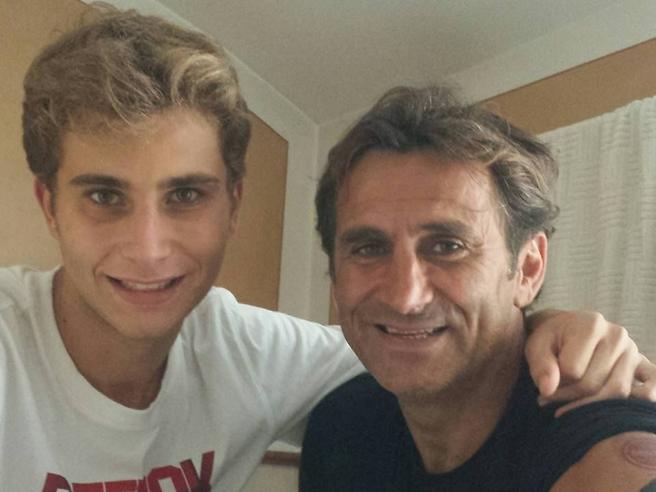 Incidente Alex Zanardi, parla il figlio Niccolò: “Sono sfinito, siamo riusciti a sopportare il calvario grazie al sostegno intorno a noi ed adesso i medici sono positivi”