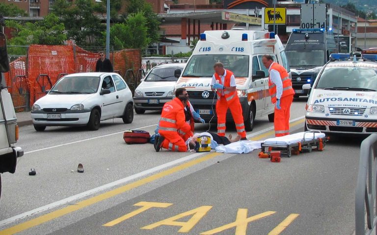 Omicidio stradale, il governo prepara una nuova stretta: il cellulare alla guida sarà un’aggravante