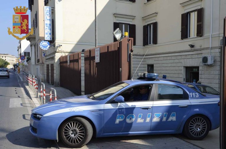 Civitavecchia: prima litigano poi aggrediscono i poliziotti