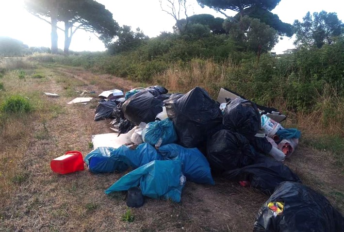 Discarica in campagna al km 38,700 dell’Aurelia