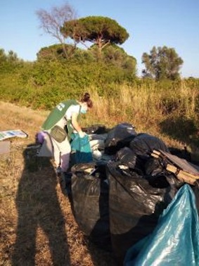 Fare Ambiente scopre l’ennesima discarica abusiva nelle campagne