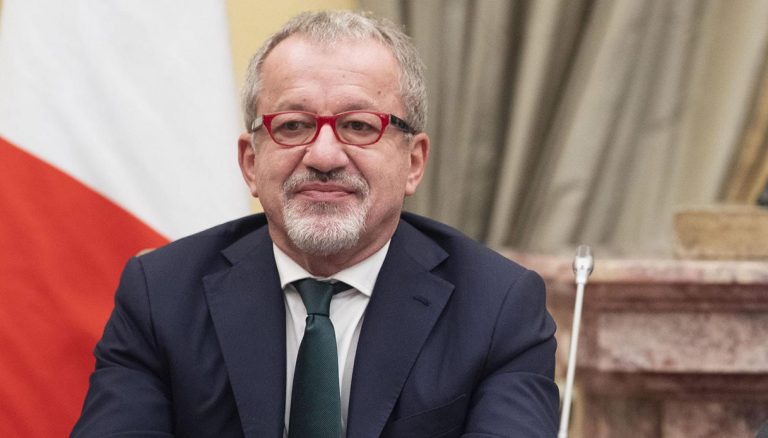 Centrodestra, la “frecciatina” di Maroni a Salvini: “Al Viminale deve andare un prefetto”