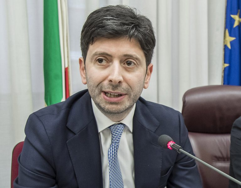 Coronavirus, l’appello del ministro Speranza: “La priorità assoluta è tenere la curva epidemiologica sotto controllo e difendere il nostro Paese”