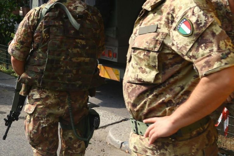 Roma, blitz della Squadra Mobile: frode sugli appalti militari, 31 persone indagate
