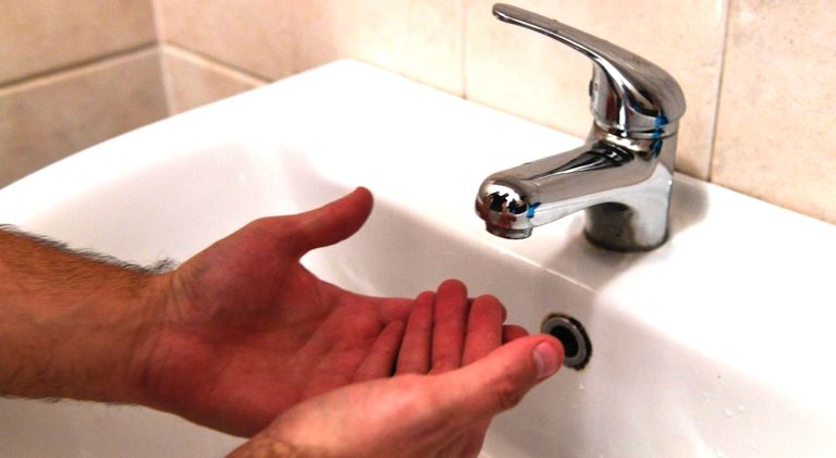 Cerenova, rubinetti a secco e cittadini furiosi