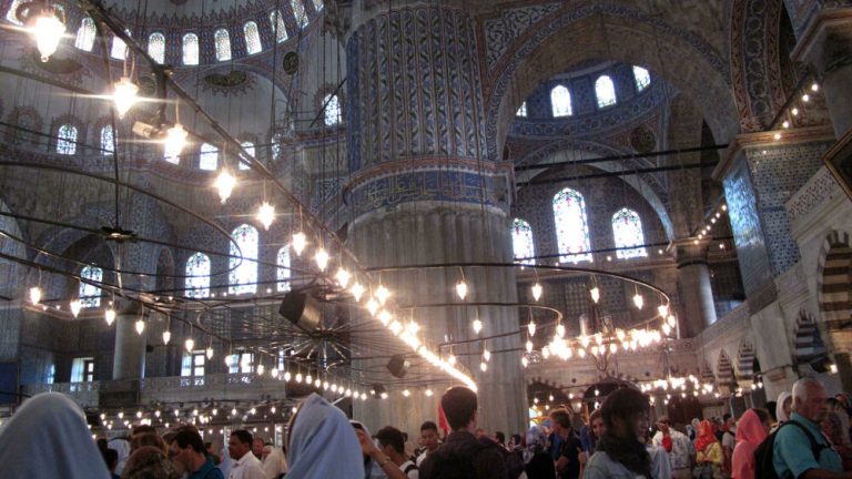 Turchia, si tiene oggi la prima preghiera islamica a Santa Sofia