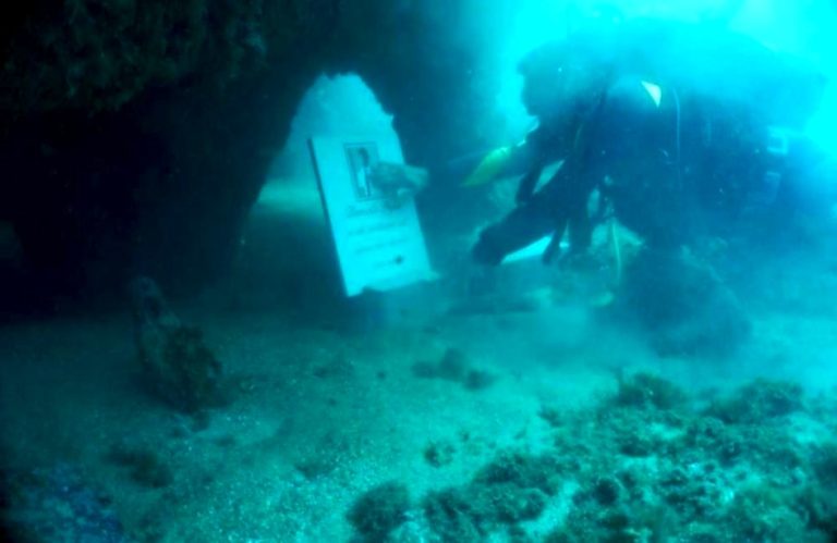 Deposta una targa in ricordo di Daniele Papa sul fondo del mare