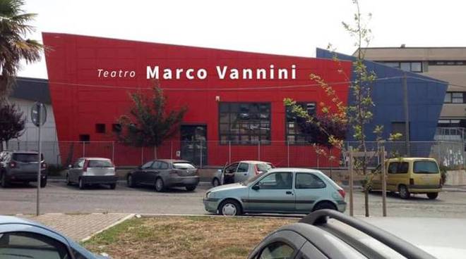 Via all’Arena Cinema davanti al teatro Vannini