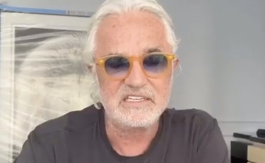 Milano, parla Flavio Briatore all’uscita dal San Raffaele: “14 giorni passano veloci…”