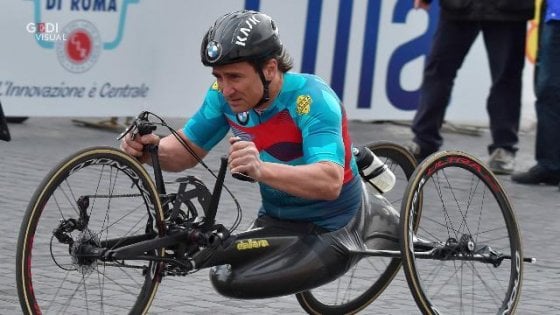 I campioni dello sport paralimpico cantano “Don’t stop me now” per Alex Zanardi