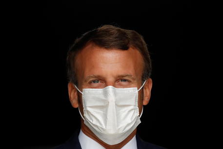 Coronavirus, record di contagi in Francia. Il presidente Macron non esclude un nuovo lockdown