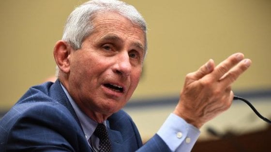 Coronavirus, parla il virologo Anthony Fauci: “Prima di gennaio sarà dura avere il vaccino, anche se sei aziende hanno già cominciato a produrre le dosi”
