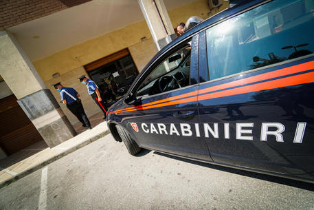 Castellammare di Stabia (Napoli), carabiniere interviene per sedare una lite e viene picchiato