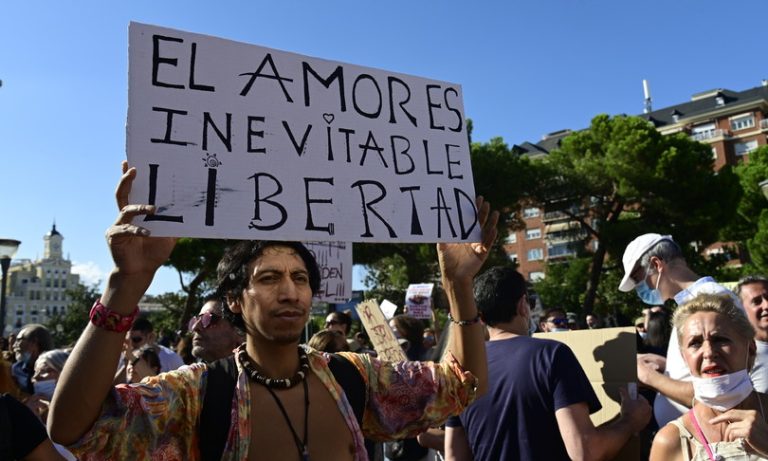 Coronavirus, a Madrid manifestazione contro l’uso delle mascherine