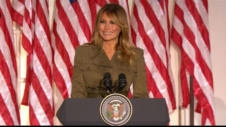 Usa, alla convention repubblicana parla la first lady Melania Trump: “Non attacco i rivali perchè significherebbe dividere il Paese”