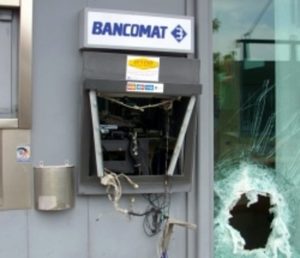 Bologna, sgominata una gang specializzata negli assalti agli sportelli bancomat