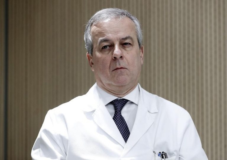 Coronavirus, l’avvertimento del professor Locatelli (Iss): “O seguiamo le regole o rischiamo di dover chiudere altre attività dopo le discoteche”