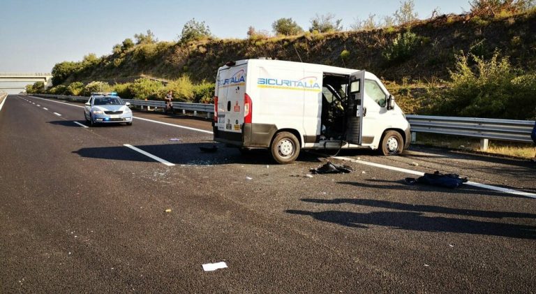 Puglia, assaltato un portavalori sulla A14 all’uscita di Cerignola Est