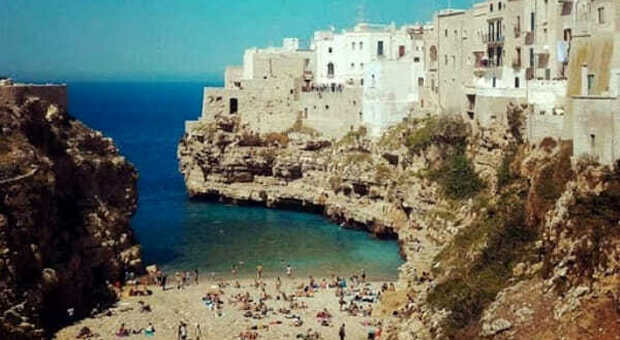 Polignano a Mare (Bari), 25enne muore dopo essere caduto dalla scogliera di Cala Pozzo Vivo