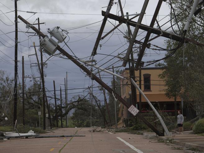 Usa, uragano Laura in Texas e Louisiana: almeno sei le vittime tra cui un 14enne: blackout per centinaia di persone