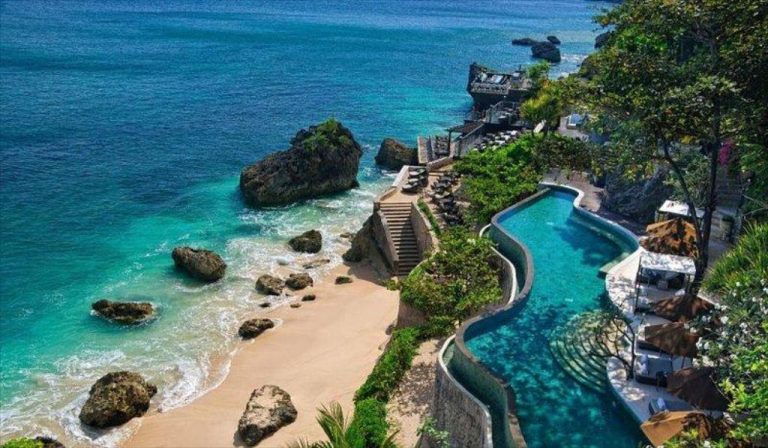 Bali (Indonesia), i turisti stranieri potranno tornare nell’isola solo alla fine del 2020