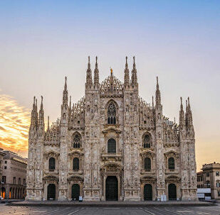 Milano, prende in ostaggio una guardia armata al Duomo: è stato poi arrestato dalla polizia