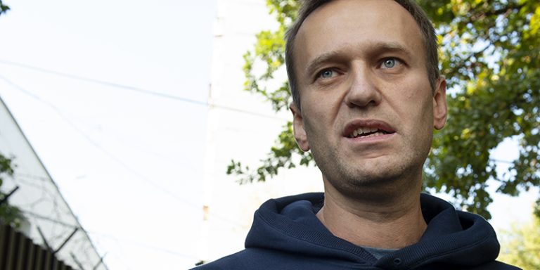 Russia, avvelenato Alexei Navalny, il leader dell’opposizione: è ricoverato in terapia intensiva