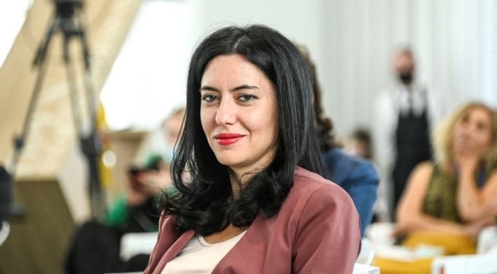 Scuola, la ministra Azzolina cerca di rassicurare: “Nessun rischio per l’apertura dell’anno scolastico”