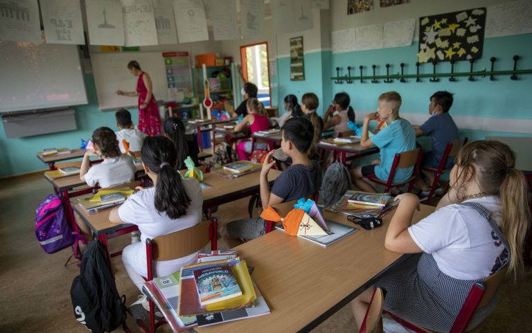 Germania, al via il nuovo anno scolastico: contagi in una scuole, chiuso un istituto a Berlino