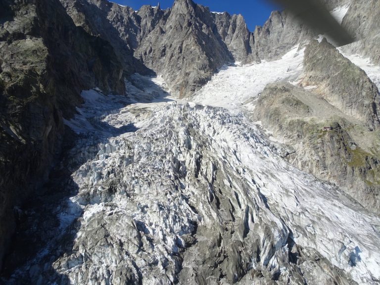 Val d’Aosta, fine dell’allerta gialla per il ghiacciaio di Planpincieux