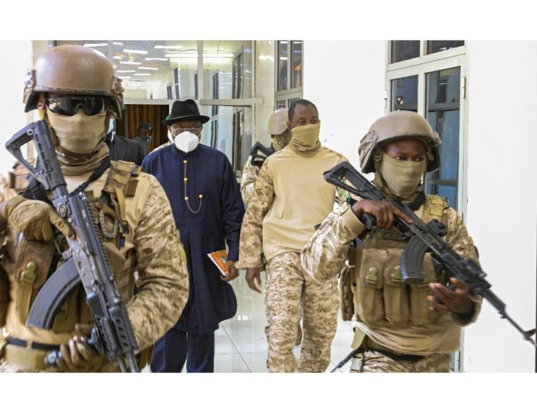 Mali, la giunta militare che ha spodestato l’ex presidente Keita propone una transizione di tre anni